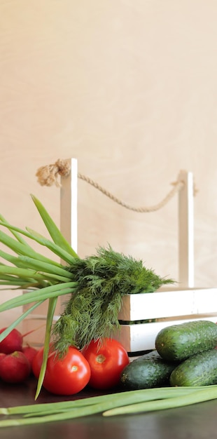 Ingredientes frescos sobre mesa